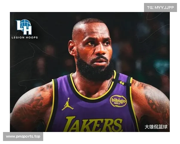 老詹边线球发球成功后准备两次罚球挑战篮球比赛关键时刻 老詹边线球发球成功后准备两次罚球挑战篮球比赛关键时刻