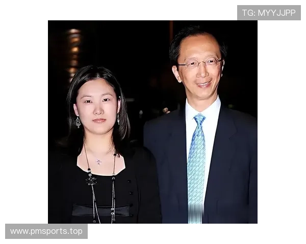 伏明霞回应与梁锦松26岁年龄差争议称自己偏爱成熟型伴侣