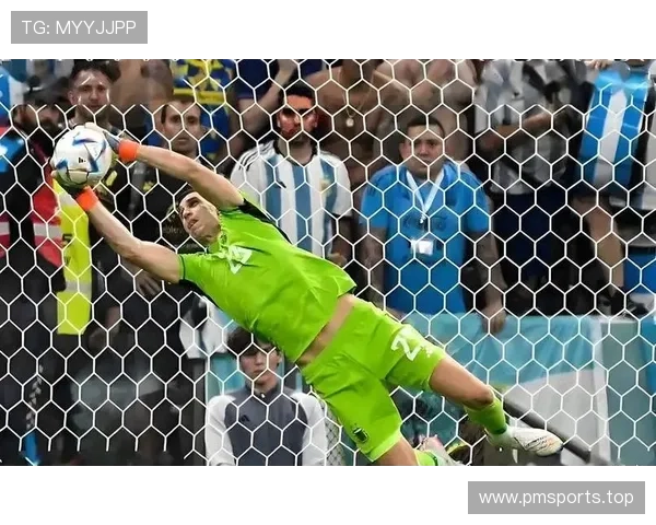 埃米马丁内斯争议与实力并存的足坛挑衅门神全方位深度解析特写篇